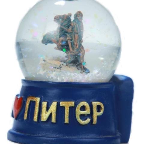 Сувениры с туристическим логотипом Петербурга